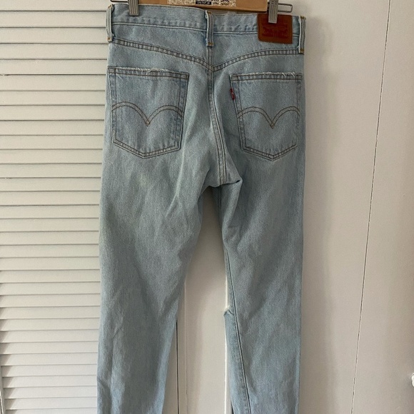 Levis Wedgie Light  Wash - Picture 3 of 3